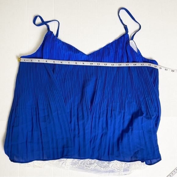 ✨NEW!✨ TCEC Women’s Blue Ruffle Tank - Large - Picture 6 of 8